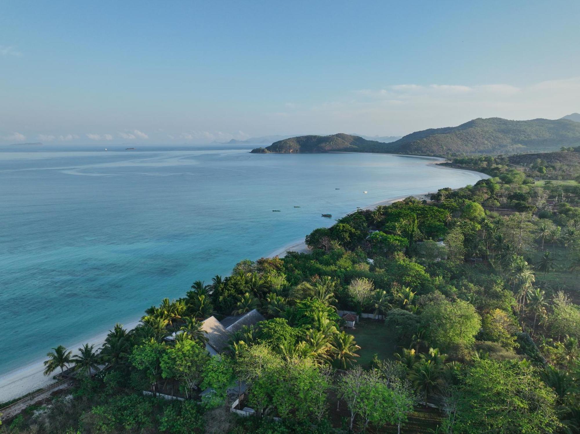 Myamo Beach Lodge Jereweh Exterior photo