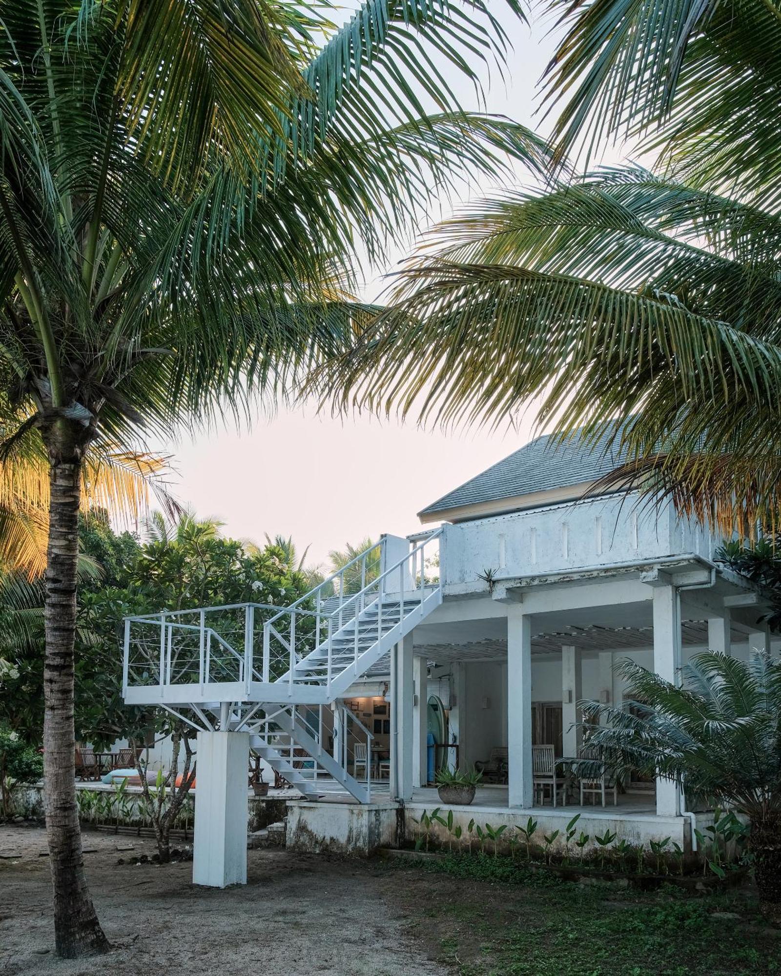 Myamo Beach Lodge Jereweh Exterior photo