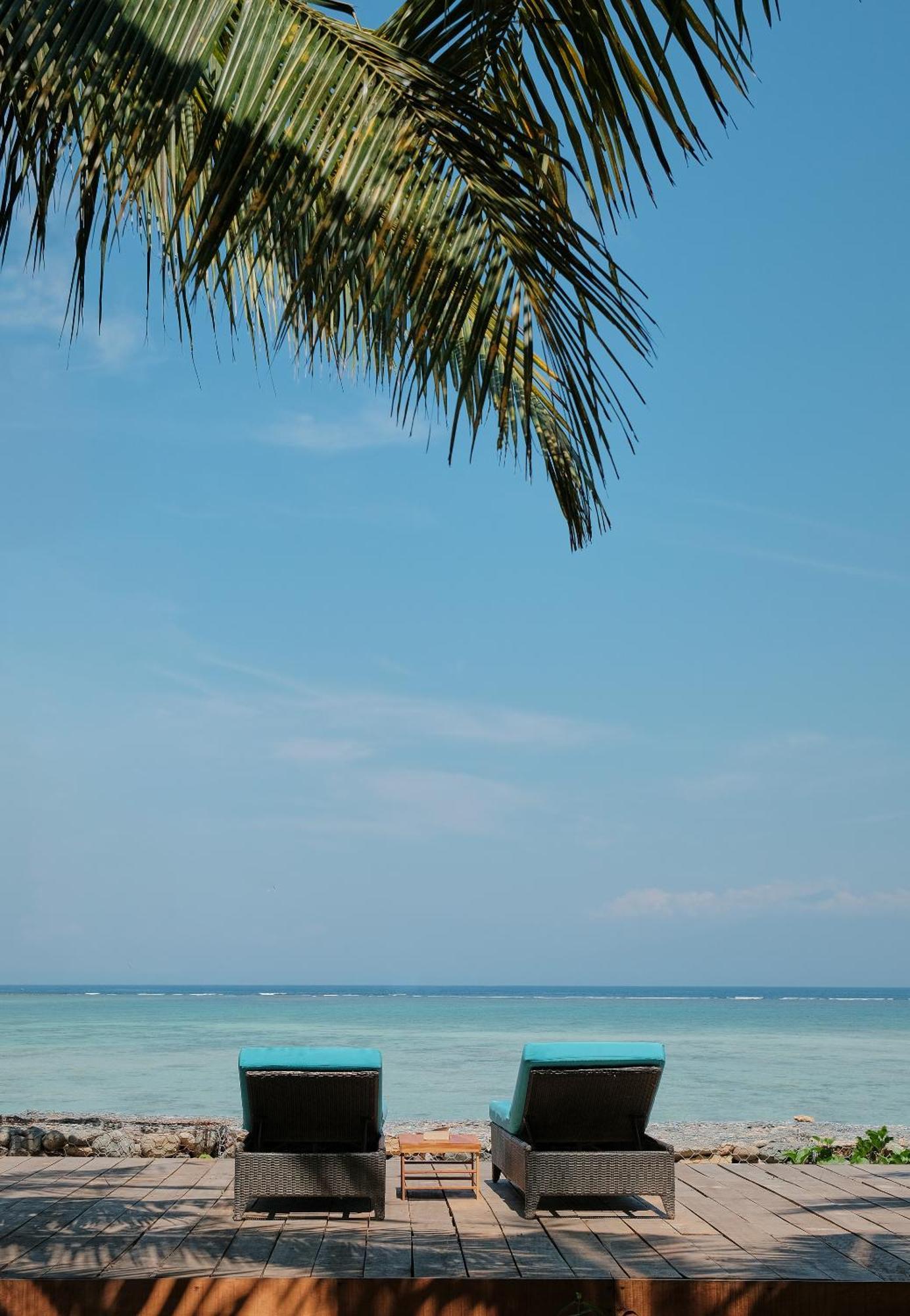 Myamo Beach Lodge Jereweh Exterior photo