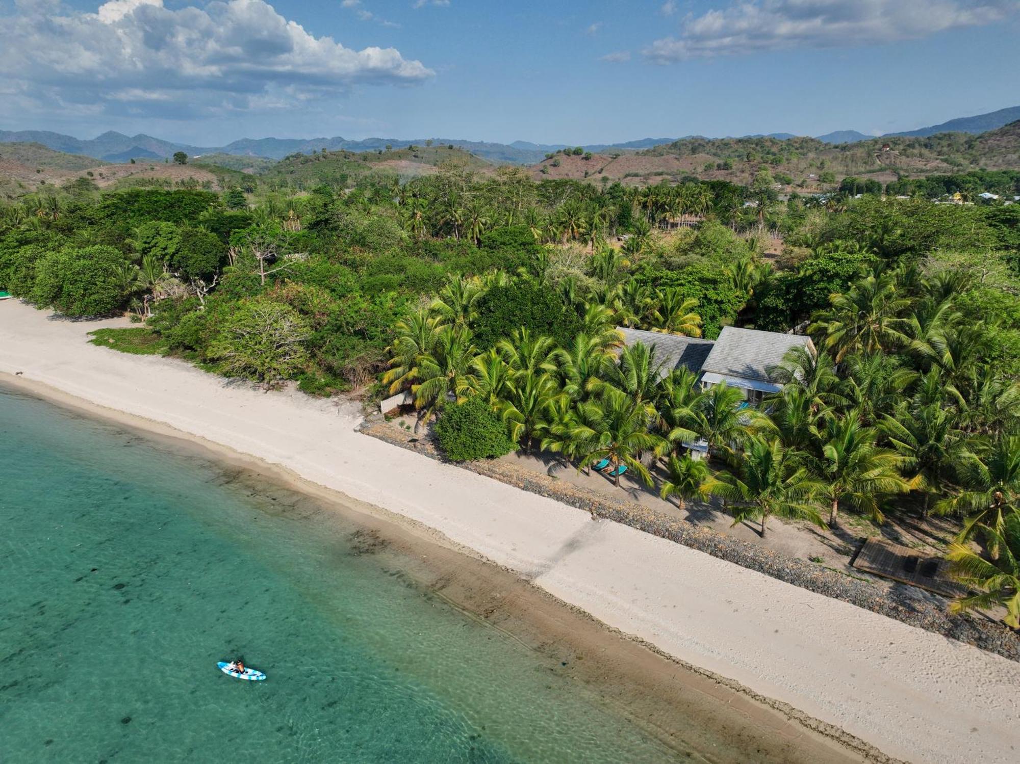 Myamo Beach Lodge Jereweh Exterior photo
