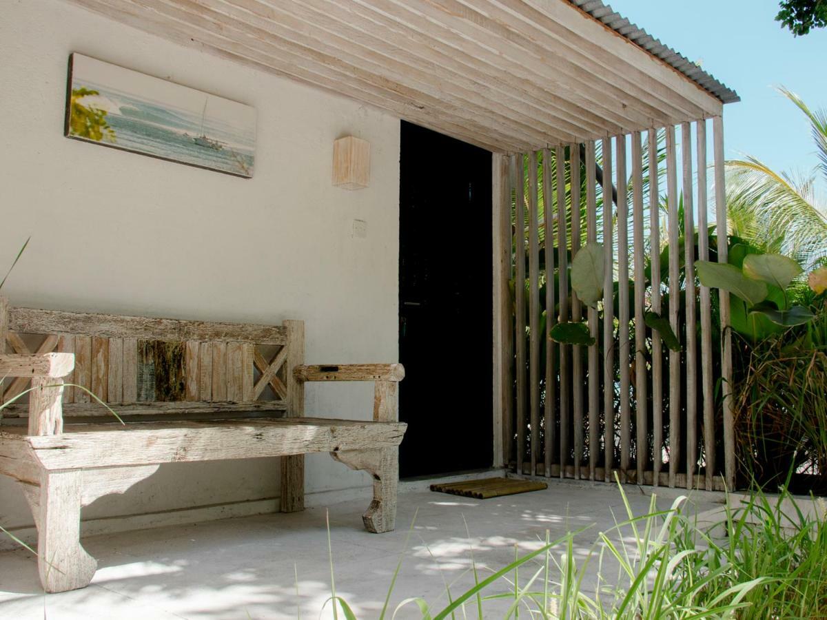 Myamo Beach Lodge Jereweh Exterior photo