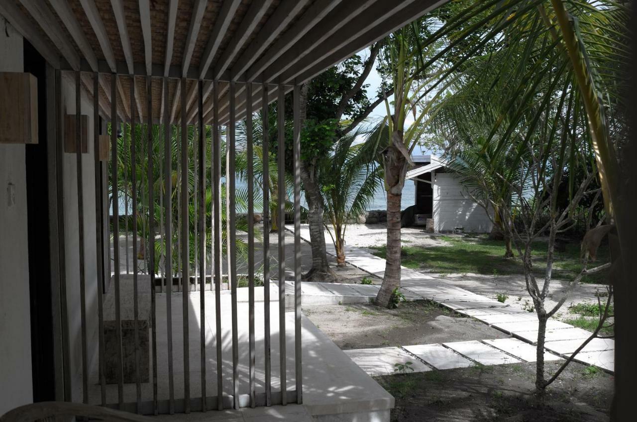 Myamo Beach Lodge Jereweh Exterior photo